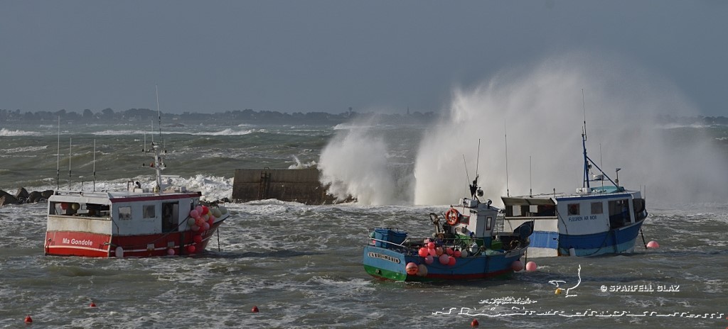 tempête au port de Plouescat (Bretagne)