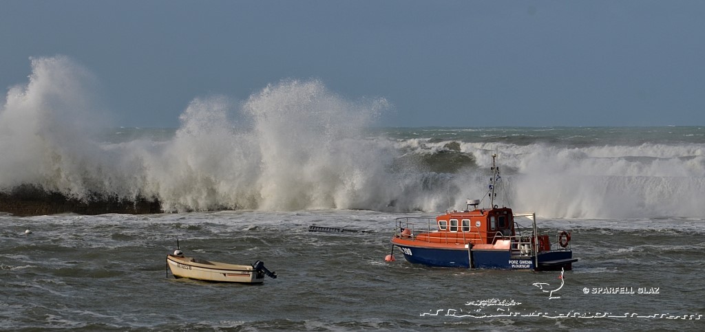 tempête au port de Plouescat (Bretagne)