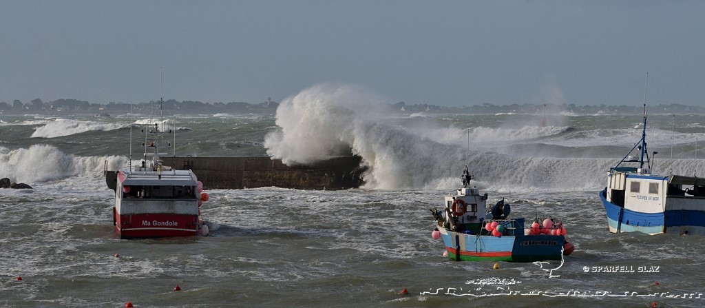 tempête au port de Plouescat (Bretagne)