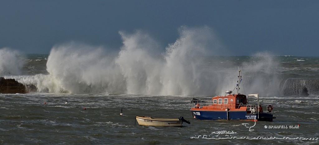 tempête au port de Plouescat (Bretagne)