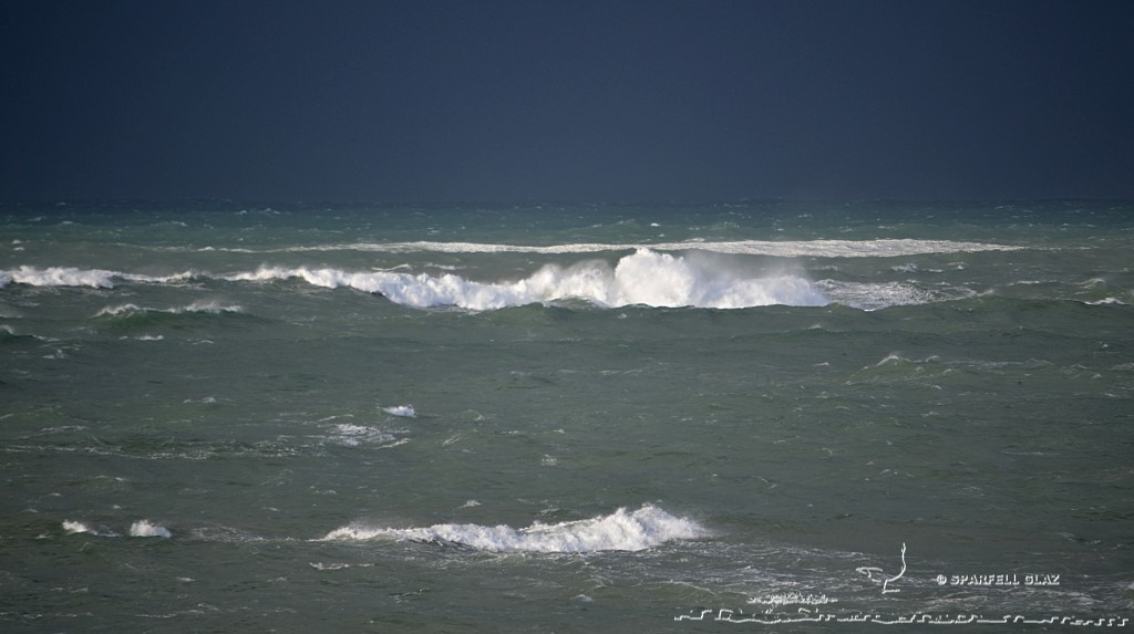 ciel d'orage et mer laiteuse en Bretagne