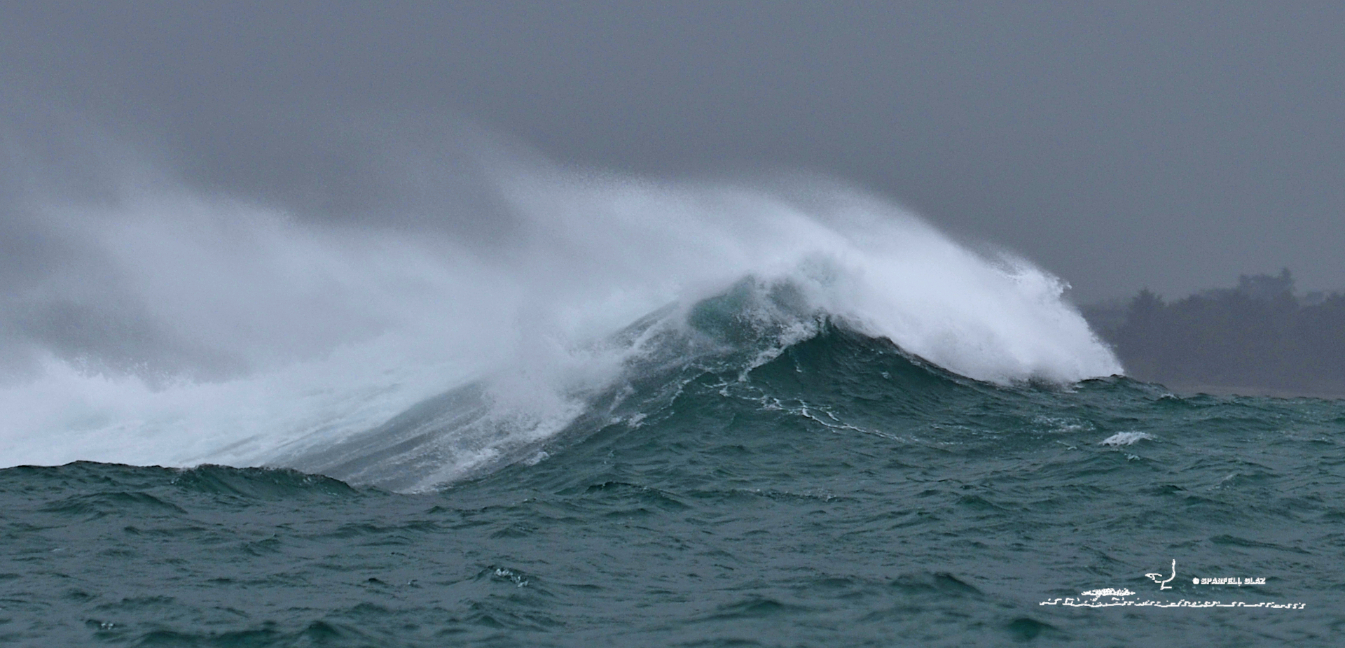 grosse houle sur les côtes du Léon (Bretagne)